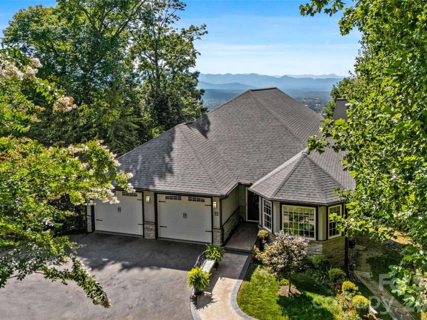 99 Distant View Drive, Asheville, NC 28803.  MLS# CAR4421771, YatesRealty ID 49685. Welcome to 99 Distant View Drive