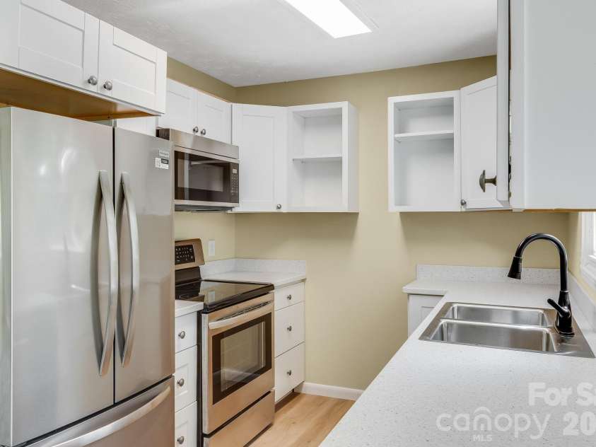 15 Old Youngs Cove Road, Candler, NC 28715.  MLS# CAR4422903, YatesRealty ID 49686. 