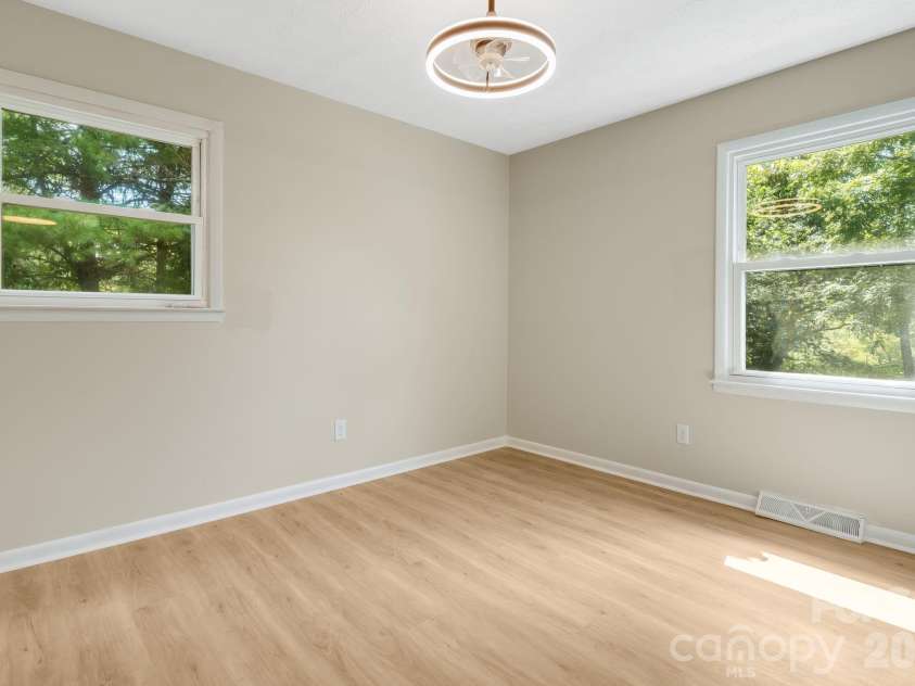 15 Old Youngs Cove Road, Candler, NC 28715.  MLS# CAR4422903, YatesRealty ID 49686. 