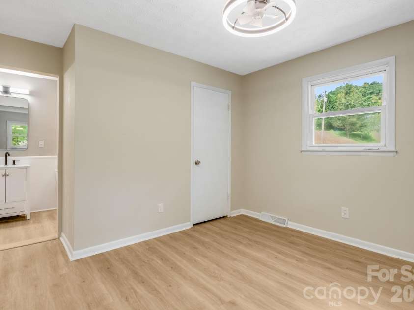 15 Old Youngs Cove Road, Candler, NC 28715.  MLS# CAR4422903, YatesRealty ID 49686. 