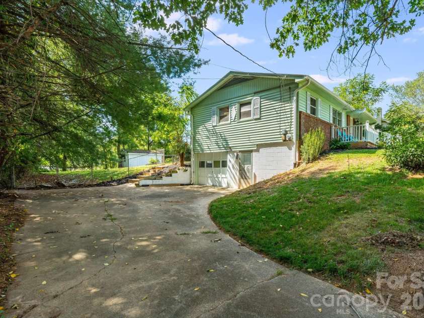 15 Old Youngs Cove Road, Candler, NC 28715.  MLS# CAR4422903, YatesRealty ID 49686. 