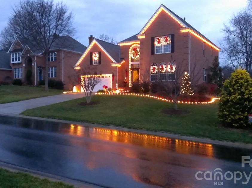 9303 Brentfield Road, Huntersville, NC 28078.  MLS# CAR4417903, YatesRealty ID 49688. Holiday Lights