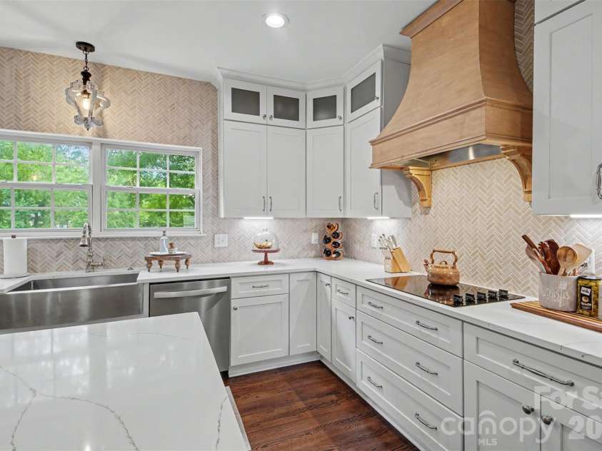 9303 Brentfield Road, Huntersville, NC 28078.  MLS# CAR4417903, YatesRealty ID 49688. Kitchen
