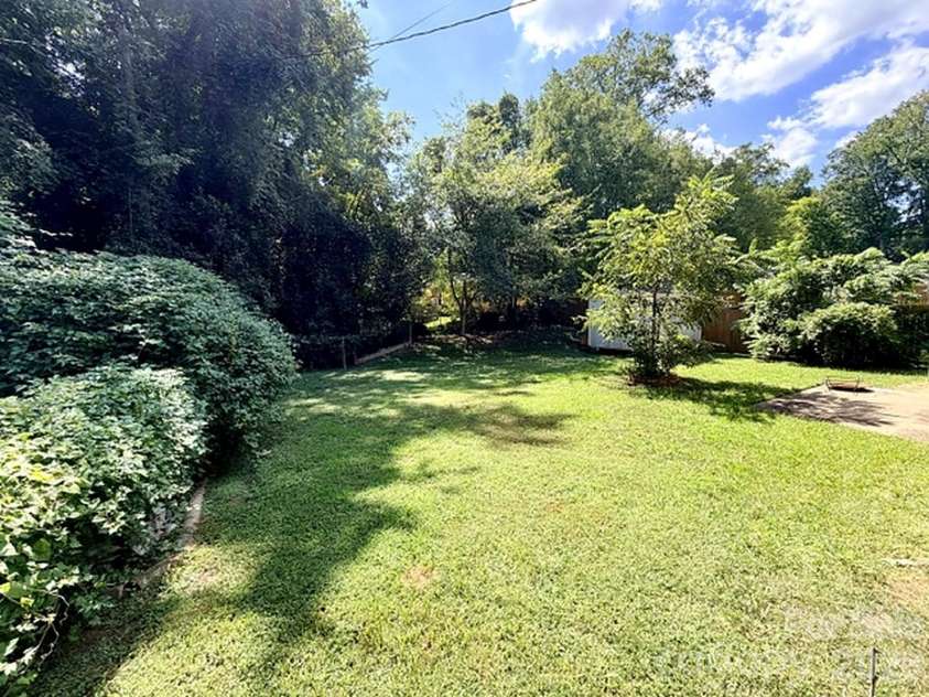 710 Manhasset Road, Charlotte, NC 28209.  MLS# CAR4422965, YatesRealty ID 49691. 