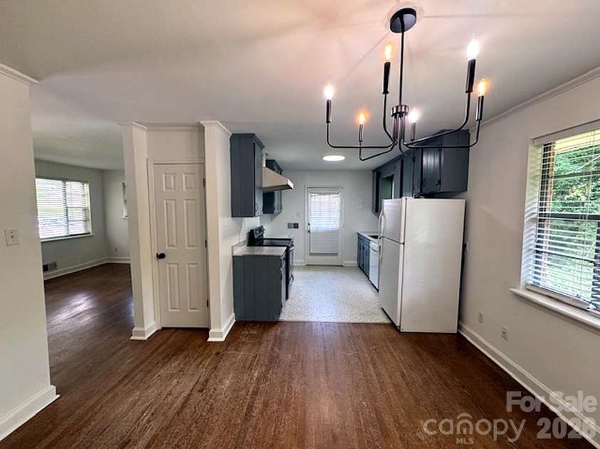 710 Manhasset Road, Charlotte, NC 28209.  MLS# CAR4422965, YatesRealty ID 49691. 