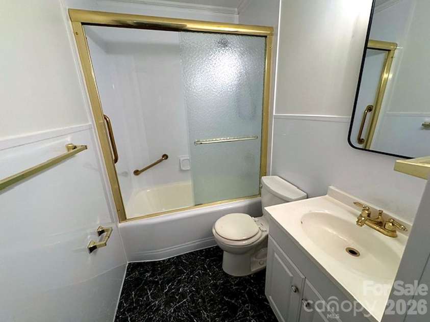 710 Manhasset Road, Charlotte, NC 28209.  MLS# CAR4422965, YatesRealty ID 49691. 