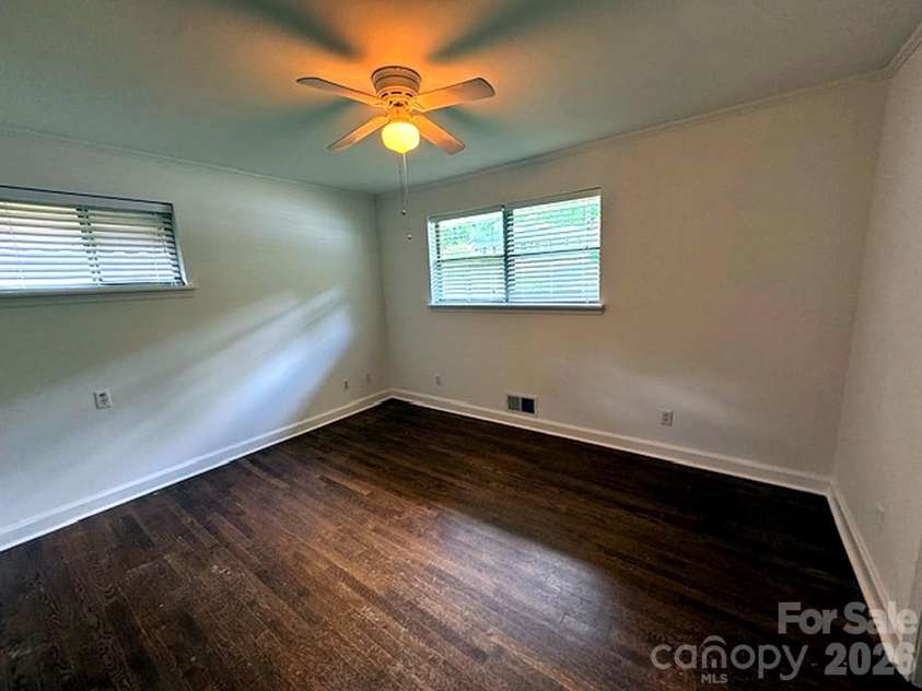 710 Manhasset Road, Charlotte, NC 28209.  MLS# CAR4422965, YatesRealty ID 49691. 