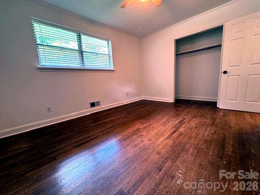 710 Manhasset Road, Charlotte, NC 28209.  MLS# CAR4422965, YatesRealty ID 49691. 