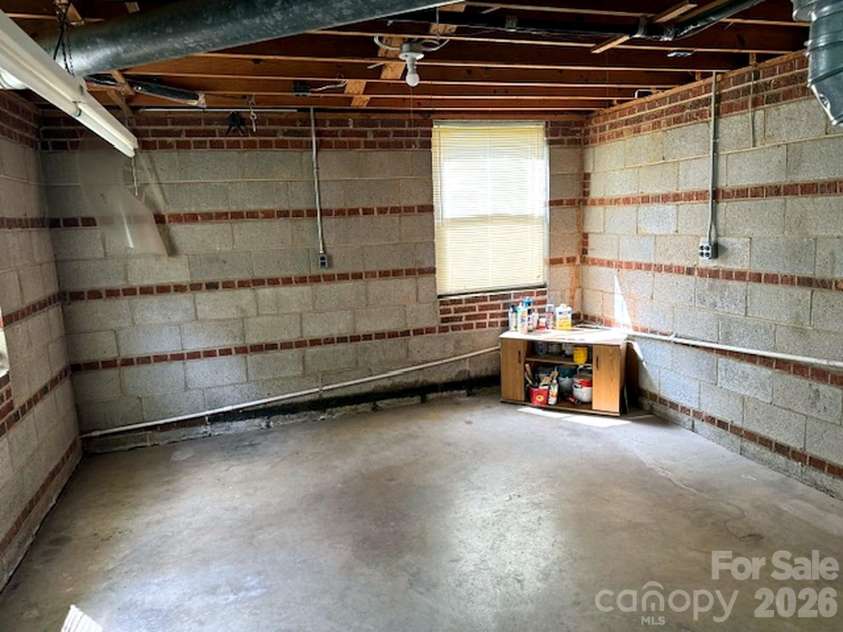 710 Manhasset Road, Charlotte, NC 28209.  MLS# CAR4422965, YatesRealty ID 49691. 