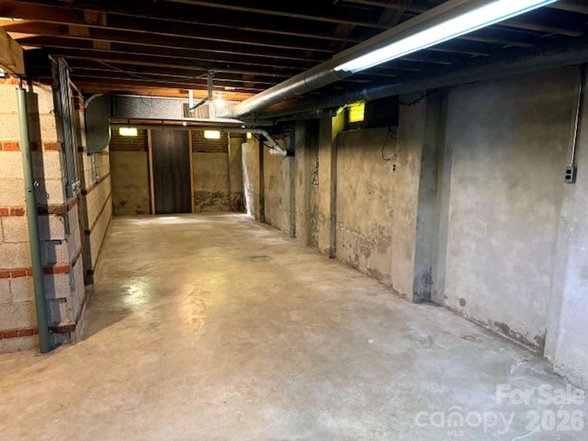 710 Manhasset Road, Charlotte, NC 28209.  MLS# CAR4422965, YatesRealty ID 49691. 
