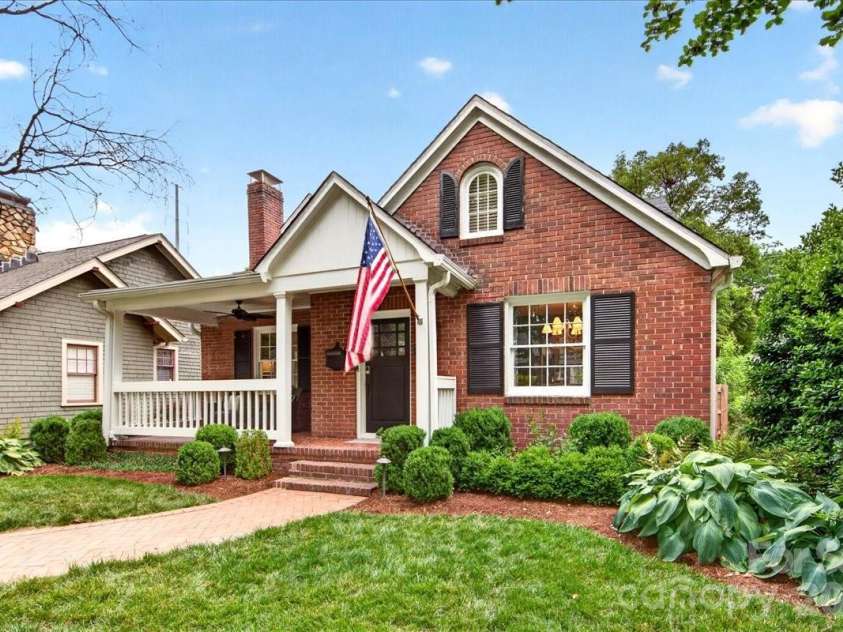 2121 Charlotte Drive, Charlotte, NC 28203.  MLS# CAR4422777, YatesRealty ID 49692. 