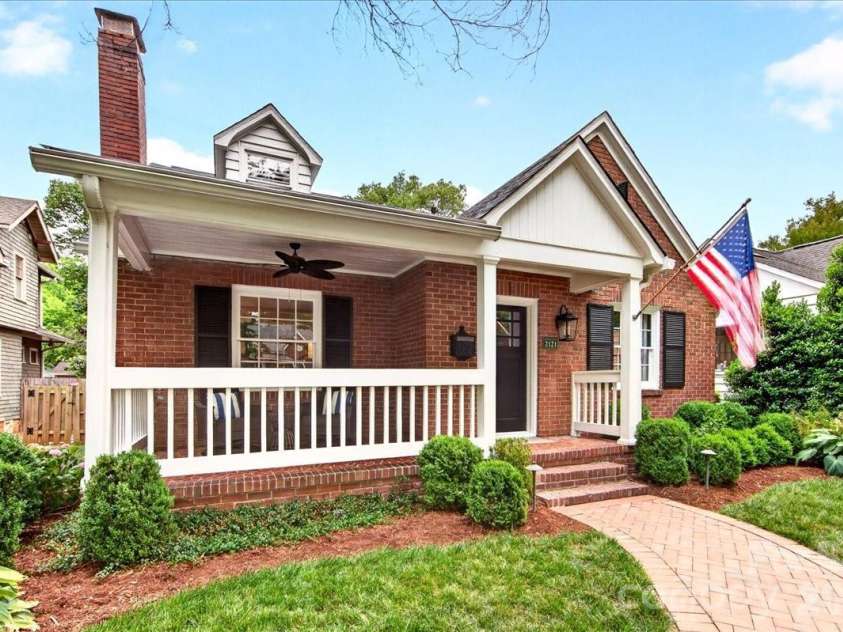 2121 Charlotte Drive, Charlotte, NC 28203.  MLS# CAR4422777, YatesRealty ID 49692. 