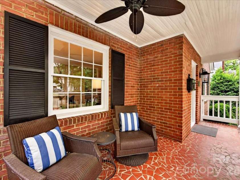2121 Charlotte Drive, Charlotte, NC 28203.  MLS# CAR4422777, YatesRealty ID 49692. 