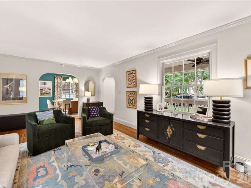 2121 Charlotte Drive, Charlotte, NC 28203.  MLS# CAR4422777, YatesRealty ID 49692. 