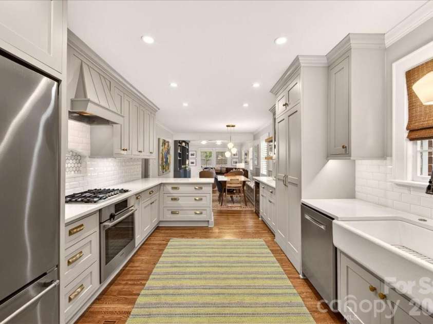 2121 Charlotte Drive, Charlotte, NC 28203.  MLS# CAR4422777, YatesRealty ID 49692. 