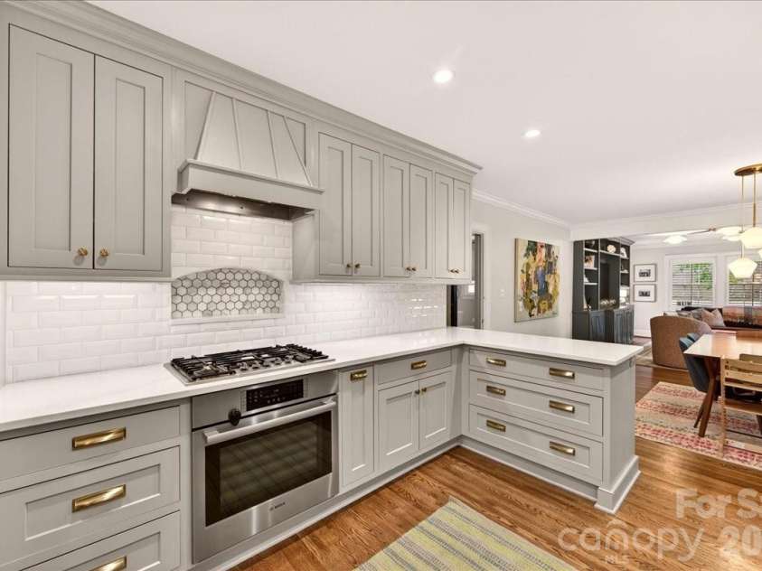 2121 Charlotte Drive, Charlotte, NC 28203.  MLS# CAR4422777, YatesRealty ID 49692. 