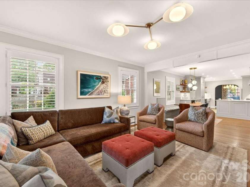 2121 Charlotte Drive, Charlotte, NC 28203.  MLS# CAR4422777, YatesRealty ID 49692. 