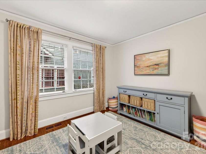 2121 Charlotte Drive, Charlotte, NC 28203.  MLS# CAR4422777, YatesRealty ID 49692. 