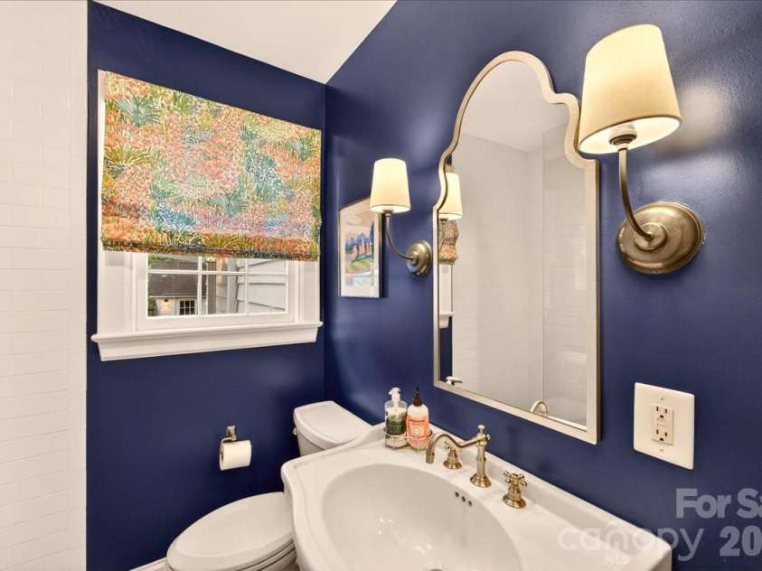2121 Charlotte Drive, Charlotte, NC 28203.  MLS# CAR4422777, YatesRealty ID 49692. 