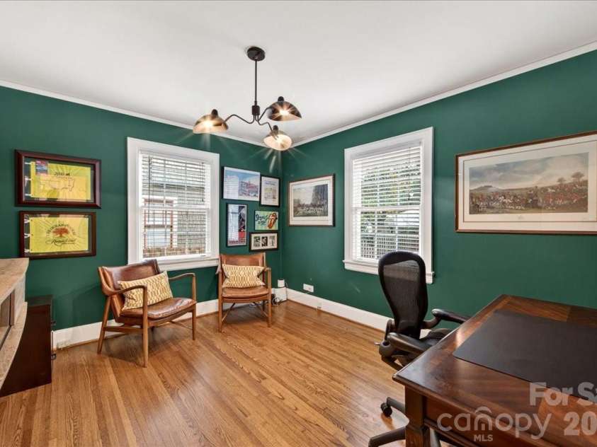 2121 Charlotte Drive, Charlotte, NC 28203.  MLS# CAR4422777, YatesRealty ID 49692. 