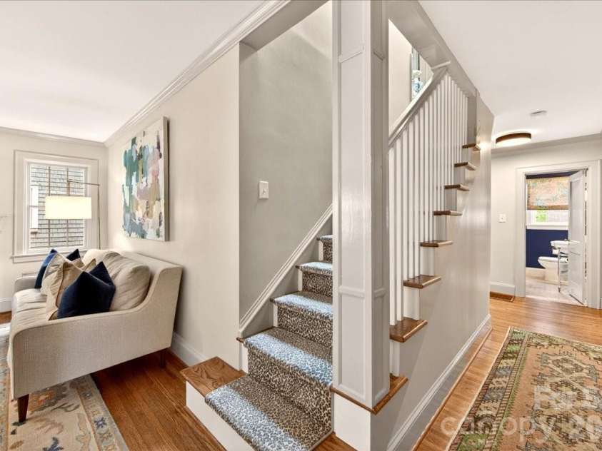 2121 Charlotte Drive, Charlotte, NC 28203.  MLS# CAR4422777, YatesRealty ID 49692. 