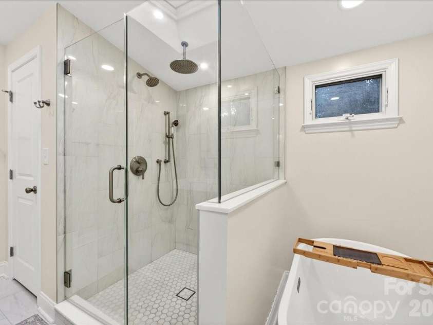2121 Charlotte Drive, Charlotte, NC 28203.  MLS# CAR4422777, YatesRealty ID 49692. 