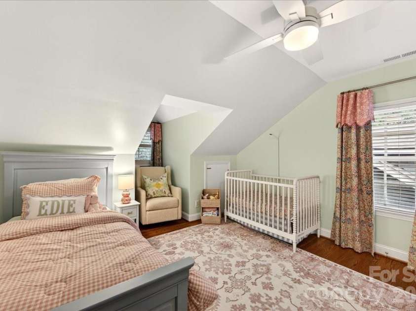 2121 Charlotte Drive, Charlotte, NC 28203.  MLS# CAR4422777, YatesRealty ID 49692. 