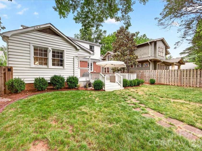 2121 Charlotte Drive, Charlotte, NC 28203.  MLS# CAR4422777, YatesRealty ID 49692. 