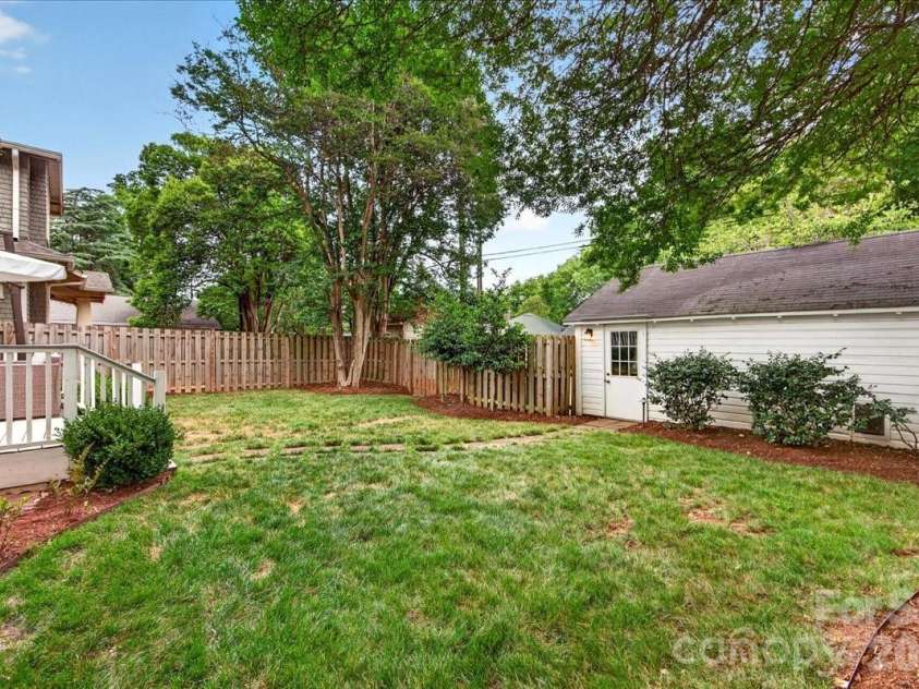 2121 Charlotte Drive, Charlotte, NC 28203.  MLS# CAR4422777, YatesRealty ID 49692. 