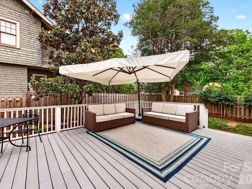 2121 Charlotte Drive, Charlotte, NC 28203.  MLS# CAR4422777, YatesRealty ID 49692. 
