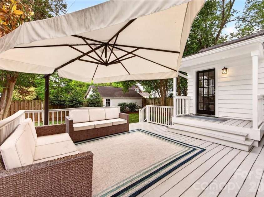 2121 Charlotte Drive, Charlotte, NC 28203.  MLS# CAR4422777, YatesRealty ID 49692. 