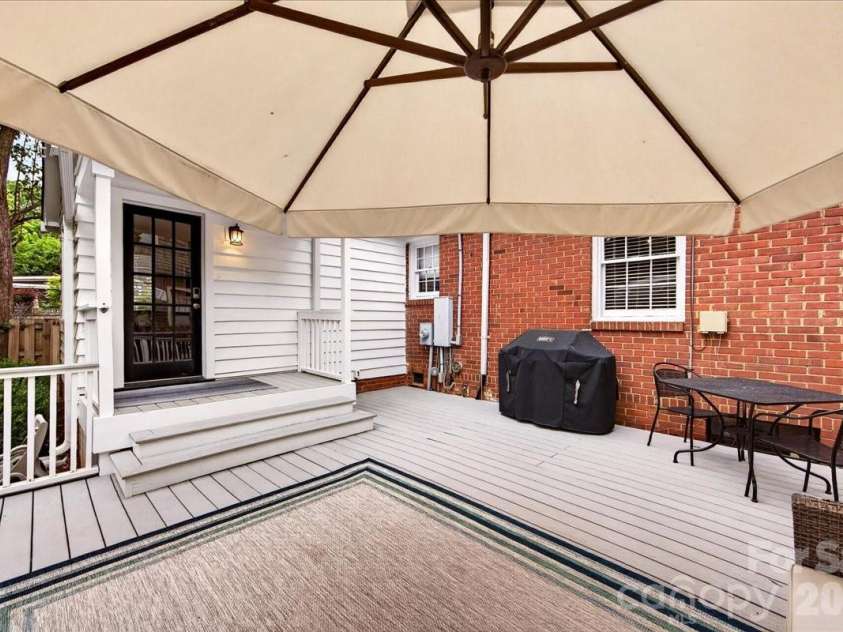 2121 Charlotte Drive, Charlotte, NC 28203.  MLS# CAR4422777, YatesRealty ID 49692. 