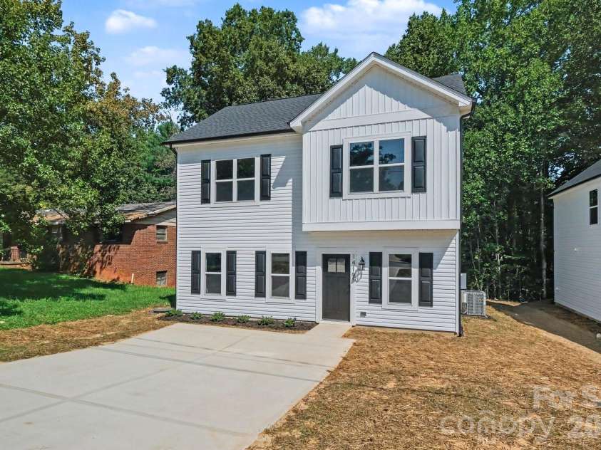 1419 23rd Avenue Place, Hickory, NC 28601.  MLS# CAR4422583, YatesRealty ID 49695. 