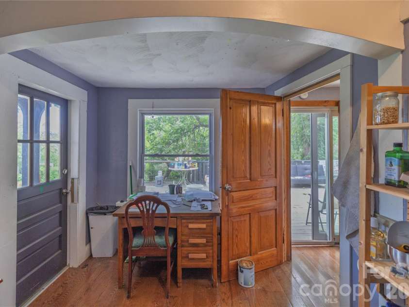 23 Northview Street, Asheville, NC 28801.  MLS# CAR4422866, YatesRealty ID 49696. 