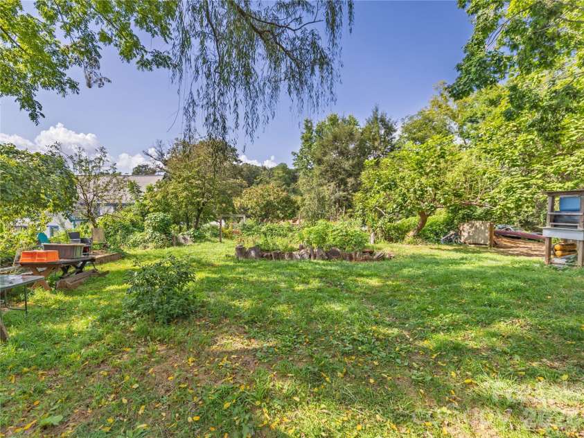 23 Northview Street, Asheville, NC 28801.  MLS# CAR4422866, YatesRealty ID 49696. 