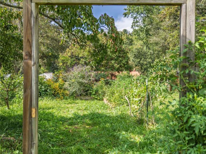 23 Northview Street, Asheville, NC 28801.  MLS# CAR4422866, YatesRealty ID 49696. 