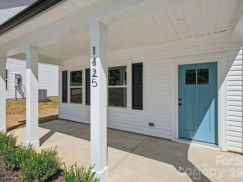 1425 23rd Avenue Place, Hickory, NC 28601.  MLS# CAR4422589, YatesRealty ID 49697. 