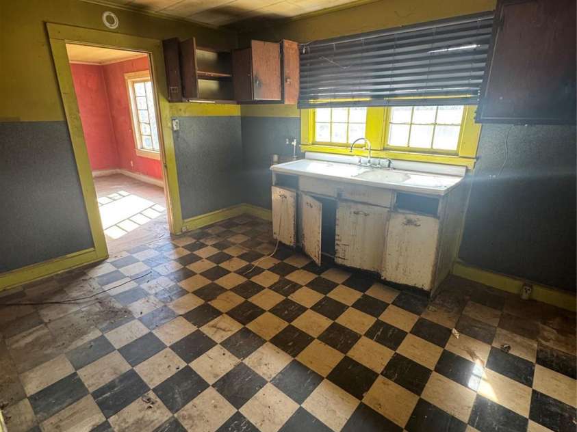 133 Green Place, Lenoir, NC 28645.  MLS# CAR4245278, YatesRealty ID 4970. 