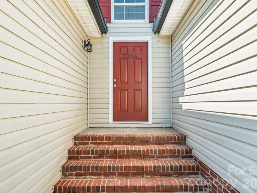 7316 Oxford Bluff Drive, Stanley, NC 28164.  MLS# CAR4353906, YatesRealty ID 4970. 