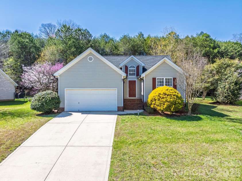 7316 Oxford Bluff Drive, Stanley, NC 28164.  MLS# CAR4353906, YatesRealty ID 4970. 