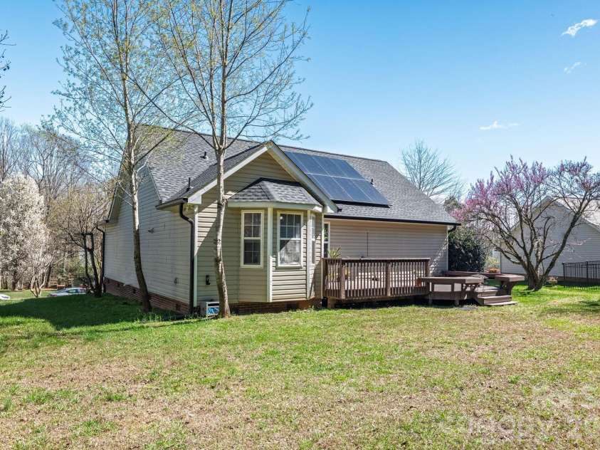 7316 Oxford Bluff Drive, Stanley, NC 28164.  MLS# CAR4353906, YatesRealty ID 4970. 
