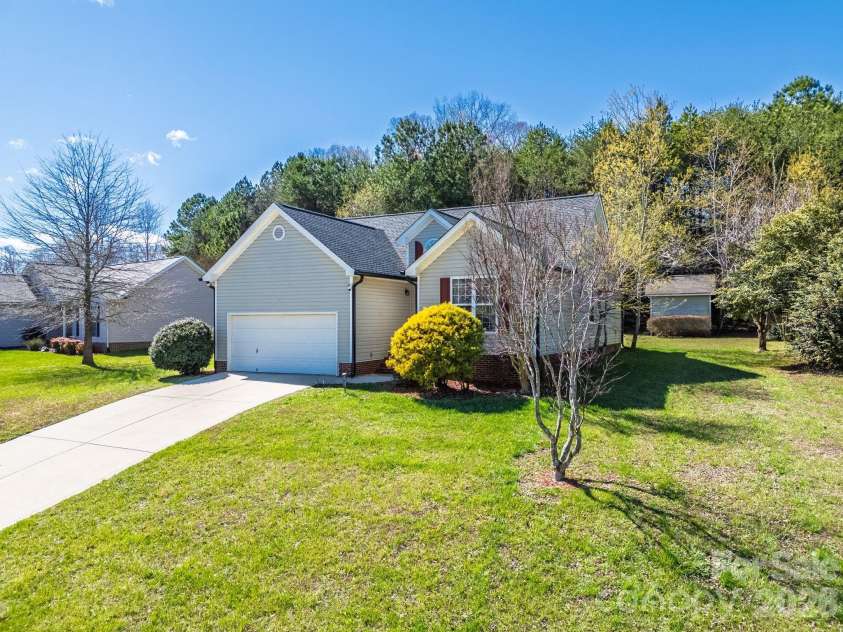 7316 Oxford Bluff Drive, Stanley, NC 28164.  MLS# CAR4353906, YatesRealty ID 4970. 