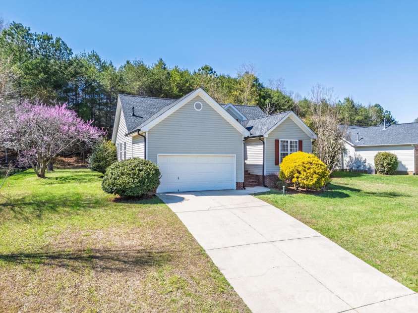 7316 Oxford Bluff Drive, Stanley, NC 28164.  MLS# CAR4353906, YatesRealty ID 4970. 
