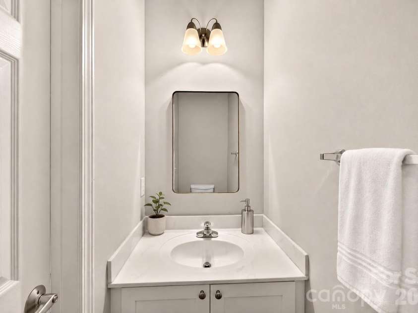 783 Grandin Road, Charlotte, NC 28208.  MLS# CAR4408667, YatesRealty ID 49700. 1/2 Bath on main level