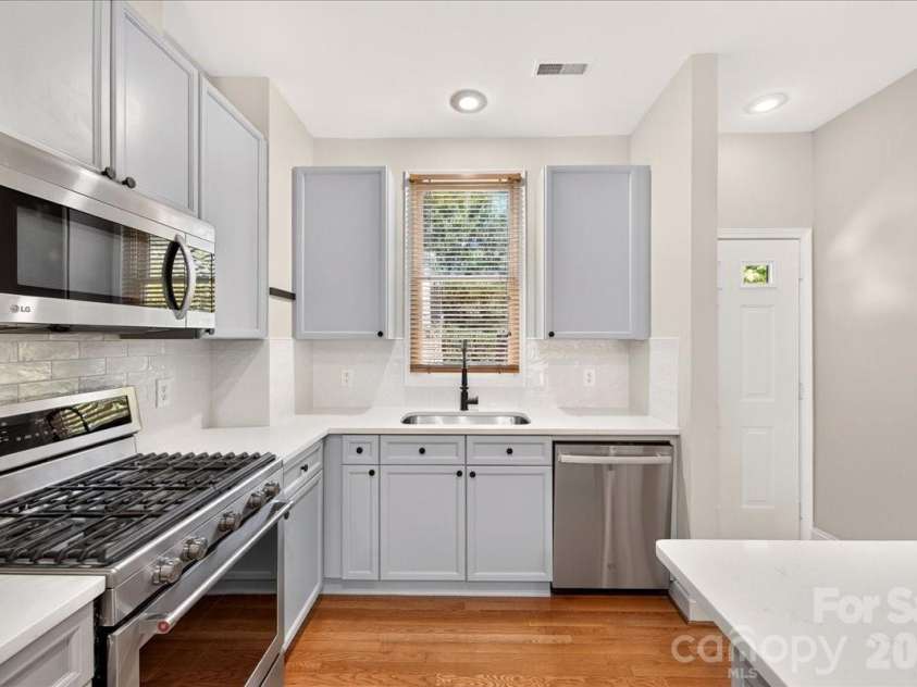 783 Grandin Road, Charlotte, NC 28208.  MLS# CAR4408667, YatesRealty ID 49700. Kitchen