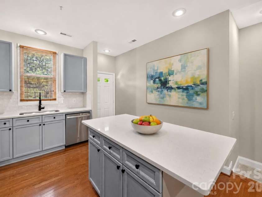 783 Grandin Road, Charlotte, NC 28208.  MLS# CAR4408667, YatesRealty ID 49700. Kitchen Island with seating
