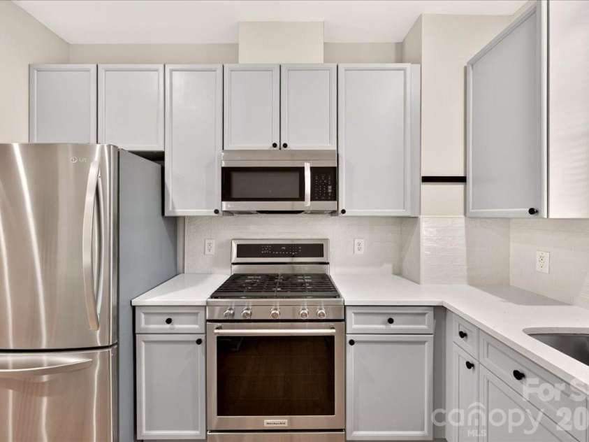 783 Grandin Road, Charlotte, NC 28208.  MLS# CAR4408667, YatesRealty ID 49700. Kitchen with stainless steel appliances