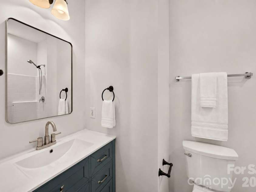 783 Grandin Road, Charlotte, NC 28208.  MLS# CAR4408667, YatesRealty ID 49700. Secondary En Suite Bathroom