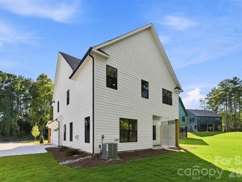 209 Parkdale Drive, Belmont, NC 28012.  MLS# CAR4422929, YatesRealty ID 49701. 