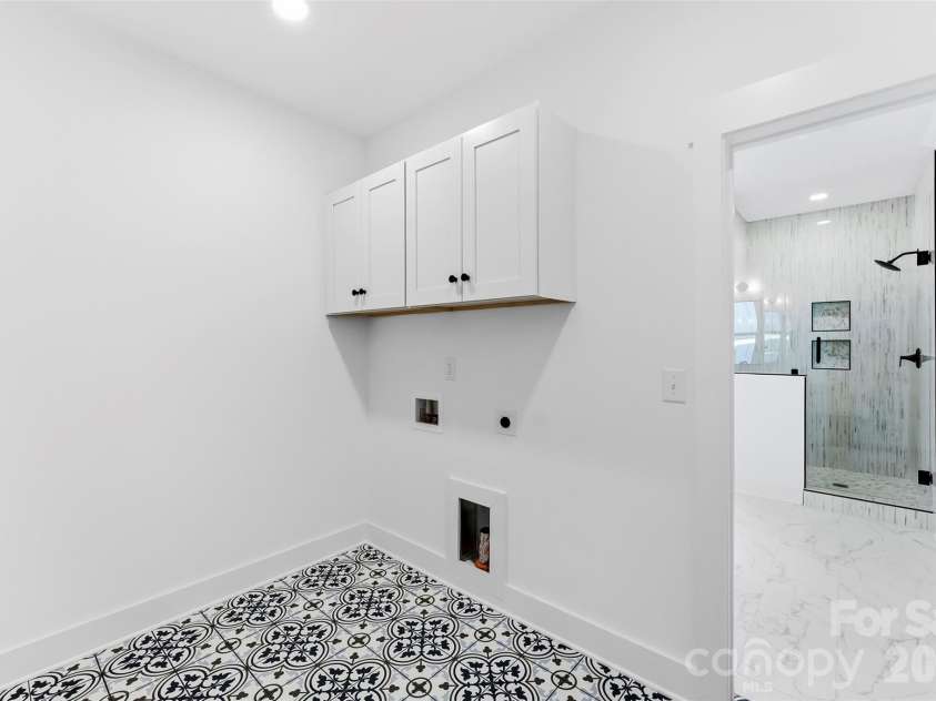209 Parkdale Drive, Belmont, NC 28012.  MLS# CAR4422929, YatesRealty ID 49701. Laundry room